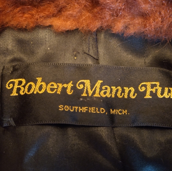 Robert Mann Furs - Picture 2 of 8